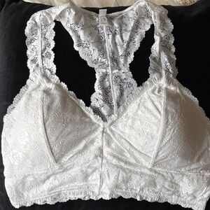 Zenana Elegant Lace Bralette in White